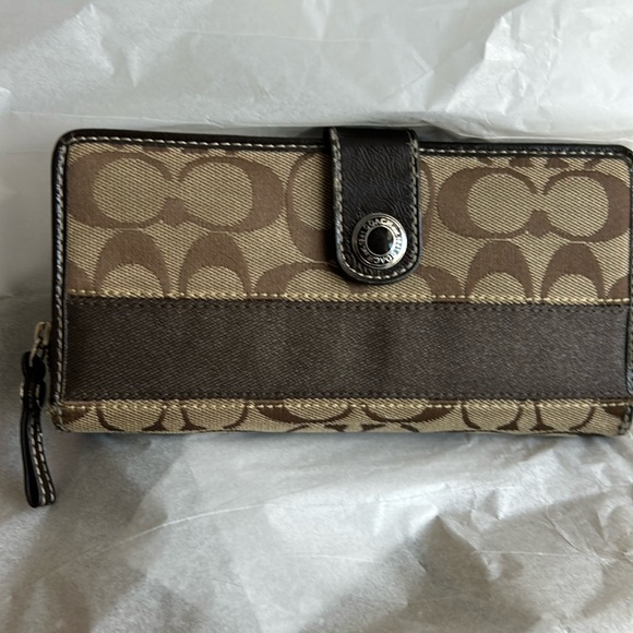 Authentic Coach Signature Bifold Wallet - Picture 1 of 7